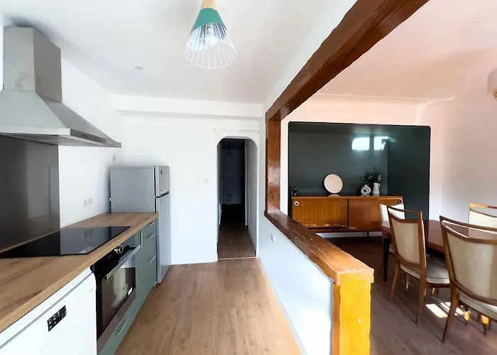Maison Semi-Troglodyte Avec 4 Velos